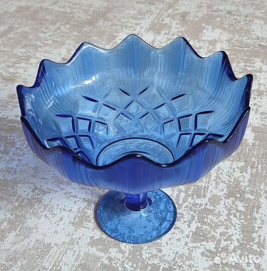 Ваза СССР, на ножке, цветное стекло