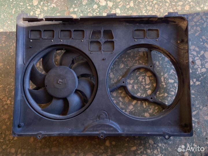 Диффузор радиатора audi 100 4A0121207H