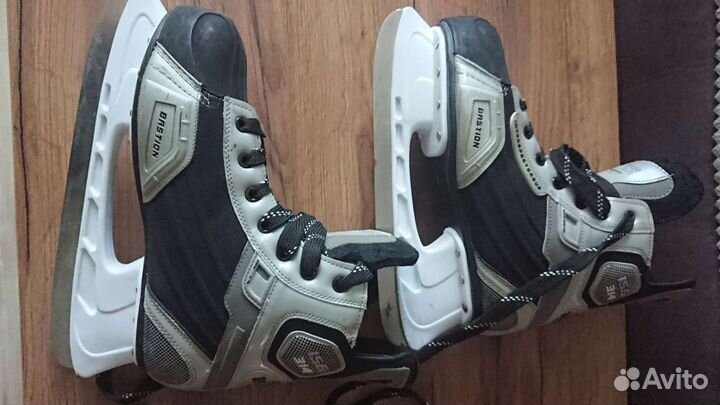 Коньки хоккейные