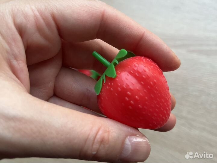 Игрушечные фрукты и ягоды: клубника, банан