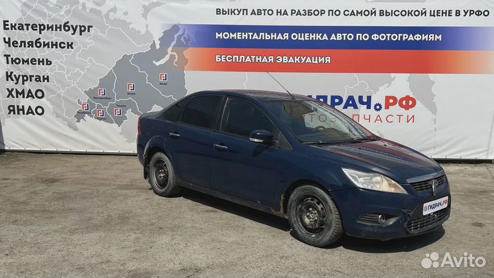 Кожух рулевой колонки нижний Ford Focus 2 1369344