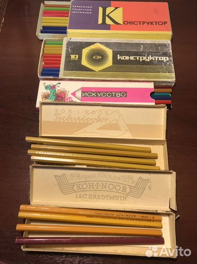 Карандаши, перья
