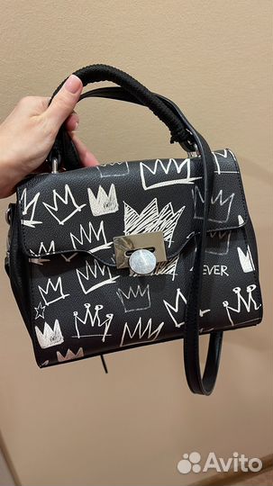 Сумка женская через плечо черная с принтом