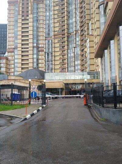 Машиноместо, > 30 м²