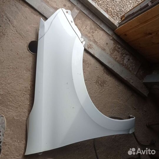 Крыло переднее правое на Лада гранта fl
