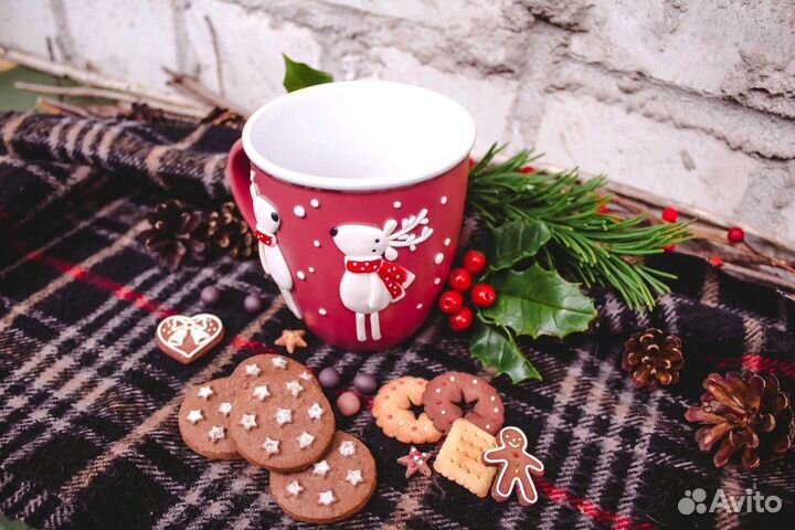 Кружка с украшением из полимерной глины с оленями