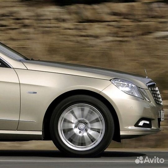 Крыло переднее правое в цвет Mercedes E-Class