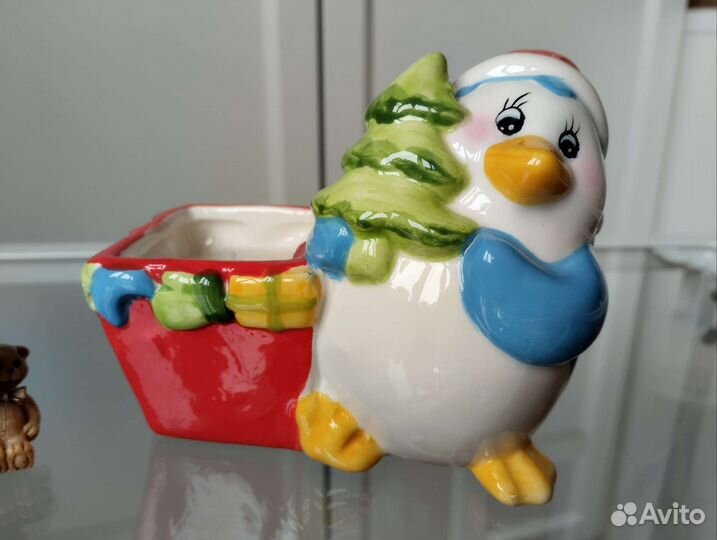 Свеча и фигурки новогодние