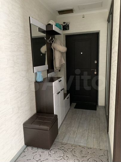 2-к. квартира, 57 м², 1/10 эт.