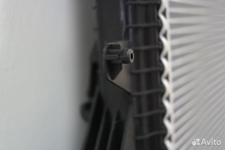 Радиатор Audi Q7 05-15 / Volkswagen Touareg 02-10