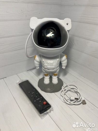 Звездный проектор космонавт