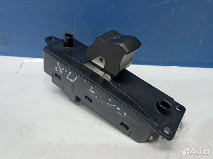 Кнопка стеклоподъемника передняя правая Haval F7