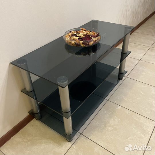 Стеклянный журнальный столик