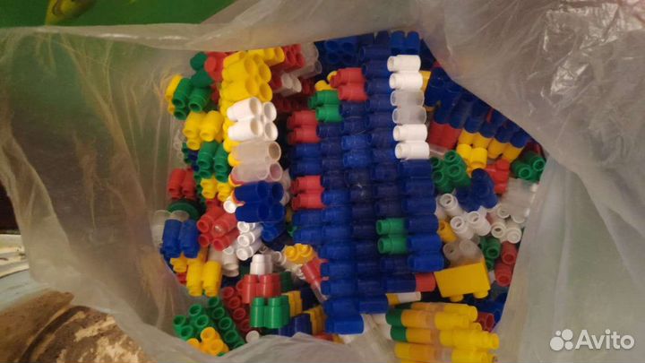 Четыре набора конструктора