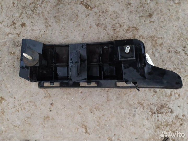 Кронштейн бампера задний правый Mercedes Benz C180