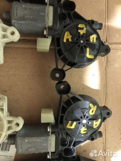 Моторчик стеклоподъемника skoda