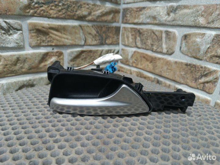 Ручка двери внутренняя передняя правая