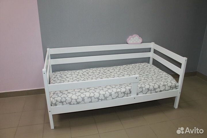 Кровать детская деревянная