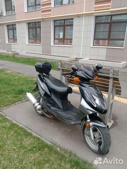 Скутер мопед