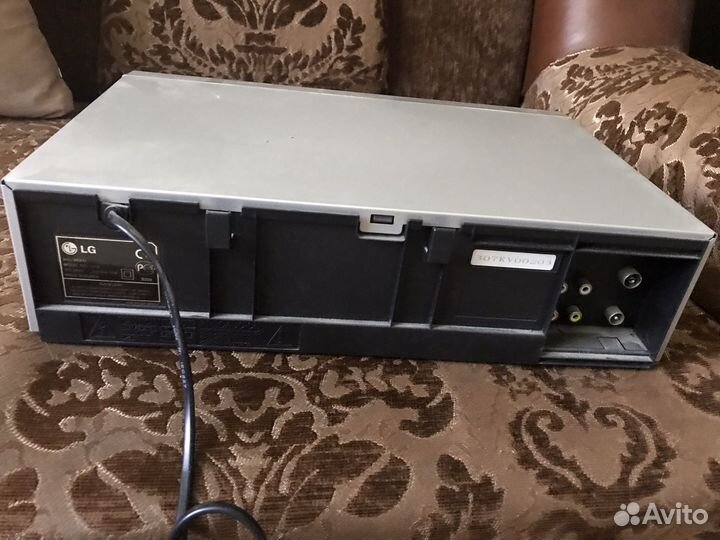 Видеомагнитофон LG