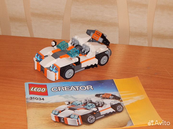 Lego Creator. 4 набора. Читайте текст