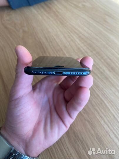 iPhone SE, 128 ГБ