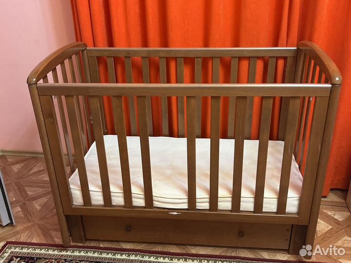 Кровать деткая с маятником бук с ящиком