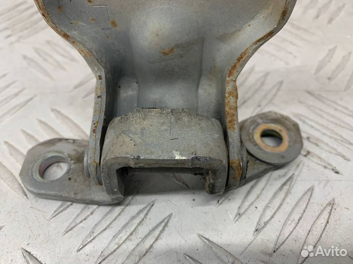 Б/У петля двери передний правый Mazda Demio 1 DW3W