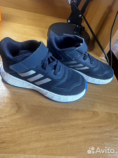 Кроссовки adidas 25р