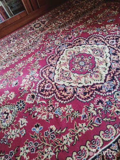 Ковер шерстяной, плотный