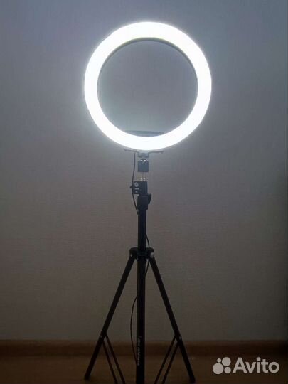 Кольцевая лампа 33 см со штативом