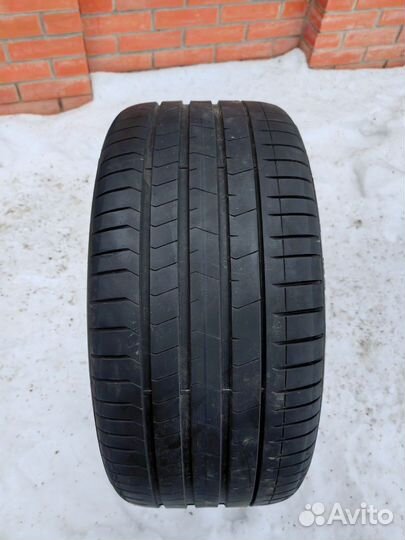 Pirelli P Zero 275/40 R21 и 315/35 R21 107Y