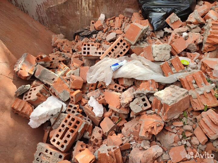 Демонтаж сантехкабины, вынос мусора