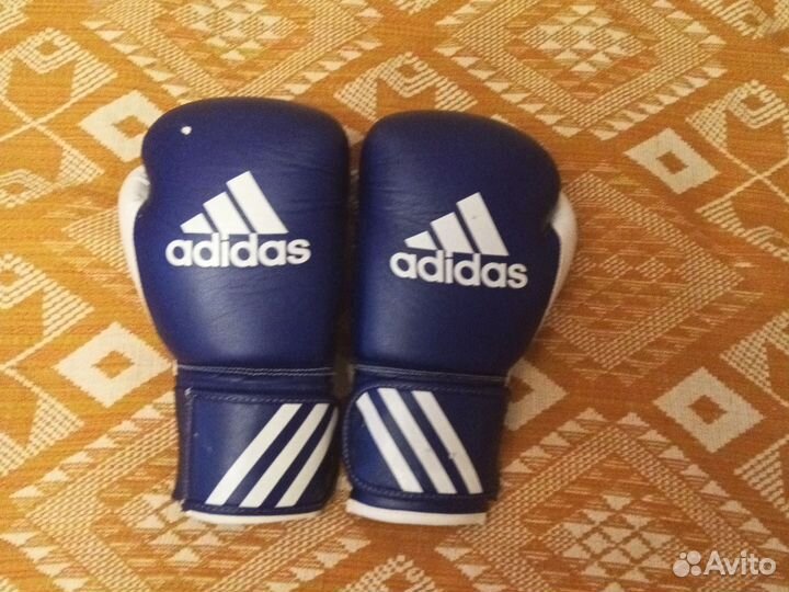 Боксерские перчатки Adidas