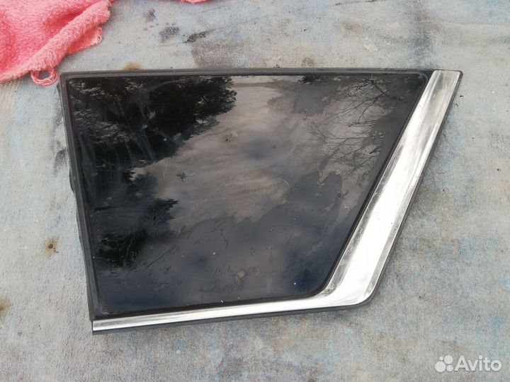 Глухое стекло заднее на митсубиси аутлендер
