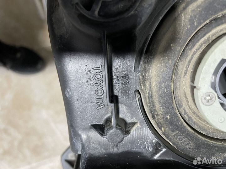 Фара левая на Toyota Camry 50