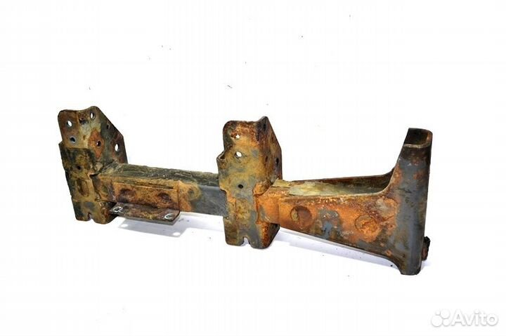 Кронштейн крыла, передний мост задний левый DAF XF95 (01.02-12.06)