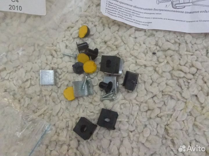 Крепления спойлера к капоту Ситроен С4