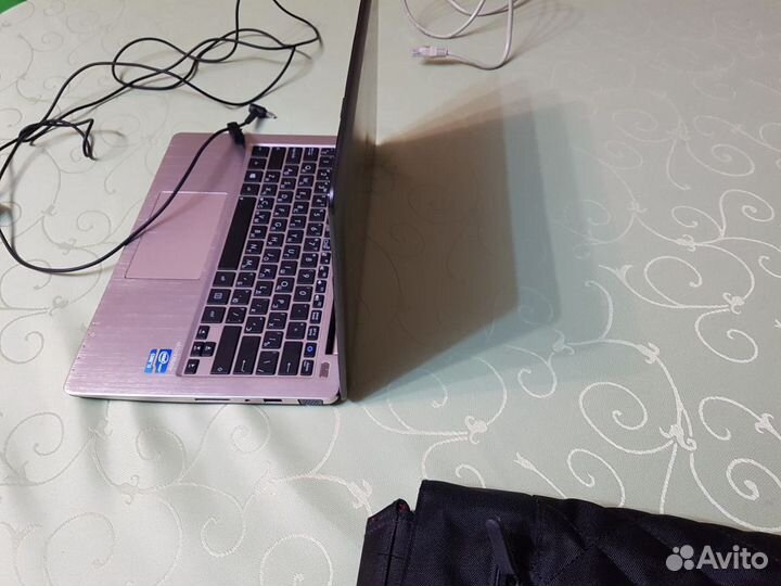 Asus Ультрабук, Intel Core i3 сенсорный экран