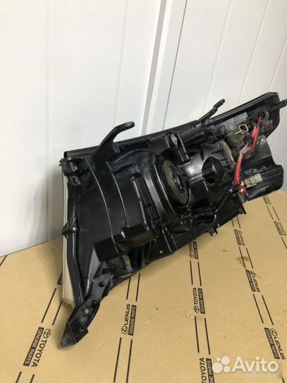 Фара правая Toyota Land Cruiser 200