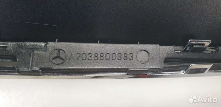 Решетка радиатора A2038800383 Mercedes-Benz C W203