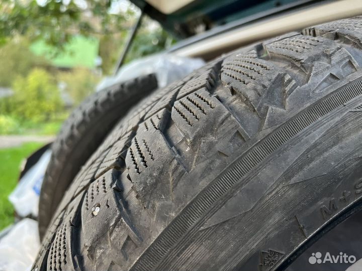 Nitto Therma Spike 215/55 R17 98