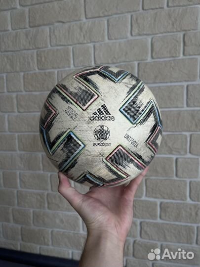 Футбольный мяч Adidas Uniforia