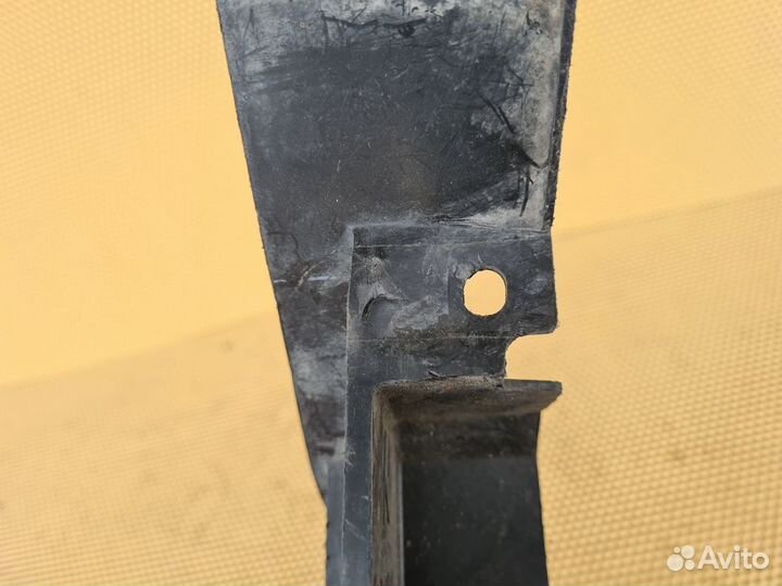 Дефлектор радиатора передний правый Infiniti Fx35