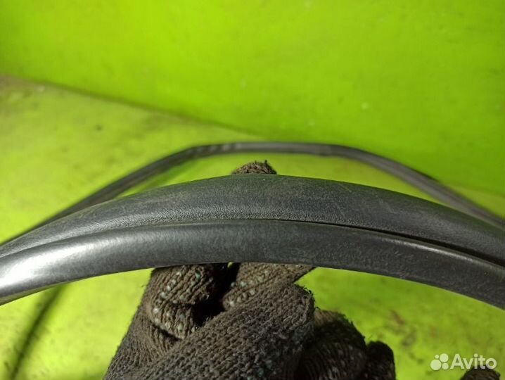 Уплотнитель проема двери задний правый Toyota