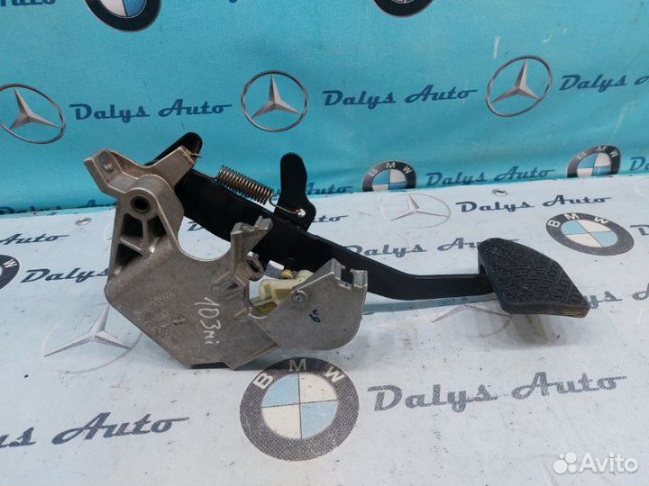 Педаль стояночного тормоза Mercedes-Benz E-Class