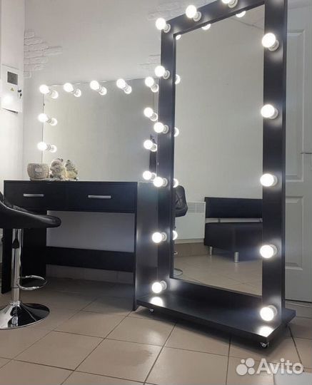 Зеркало гримерное, стол гримерный