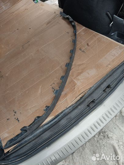 Губа переднего бампера Ford Fiesta