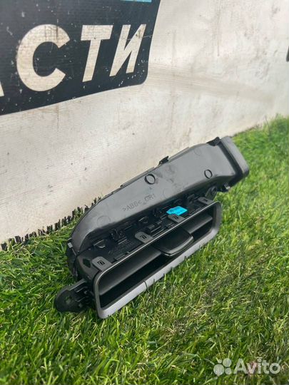 Дефлектор обдува салона правый верхний Tesla