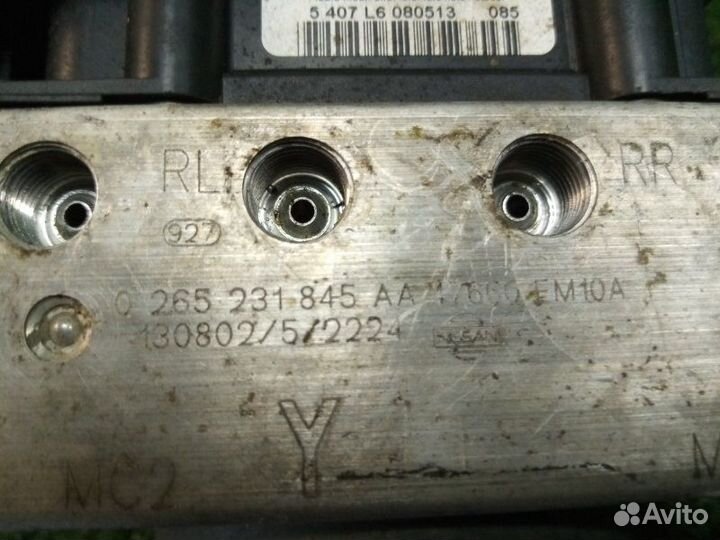 Блок abs Nissan Tiida SC11X HR16DE 2013